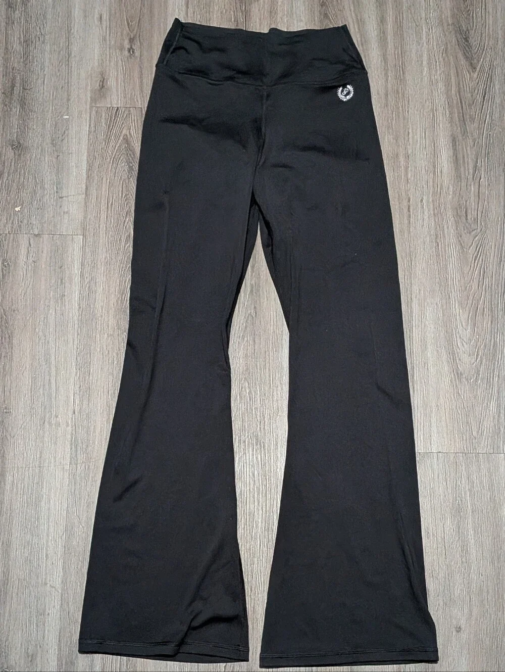 Victoria's Secret PINK Relay Flare Leggings Sz L Pure Black With Logo - Picture 2 of 3